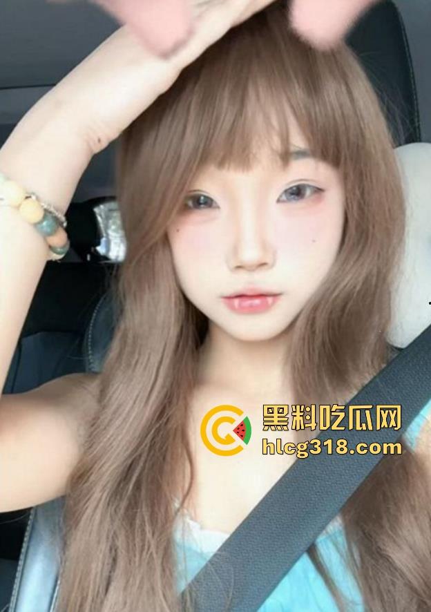 情窦初开的妹妹在房间内发情自慰,半掩房门勾引,我别无选择,只能亲自帮助扑灭火焰!-1