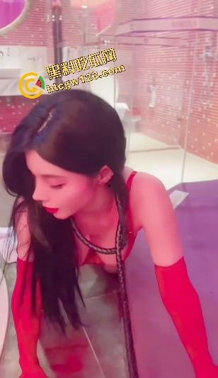 高颜值整容脸爆乳御姐【周婉婷】骚母狗为金主拍定制福利,制服诱惑边自慰边足交,69姿势舔到菊都翻了!-3