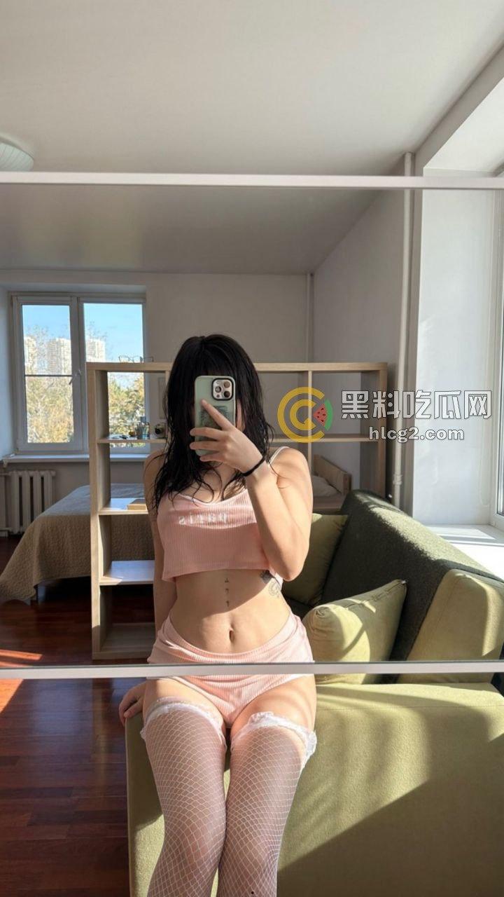 顶级颜值反差婊「皮利珊」私拍泄密,火辣自拍生活照被摄影师曝光!-10