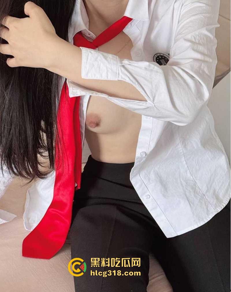 表面是职场精英律师,背后化身极品性感福利姬,黑丝全裸尺度炸天,脱律师服掰臀露穴,反差爆表!-13