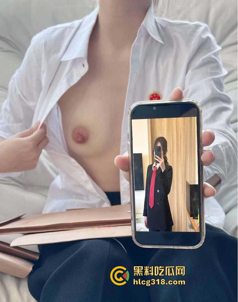 表面是职场精英律师,背后化身极品性感福利姬,黑丝全裸尺度炸天,脱律师服掰臀露穴,反差爆表!-14