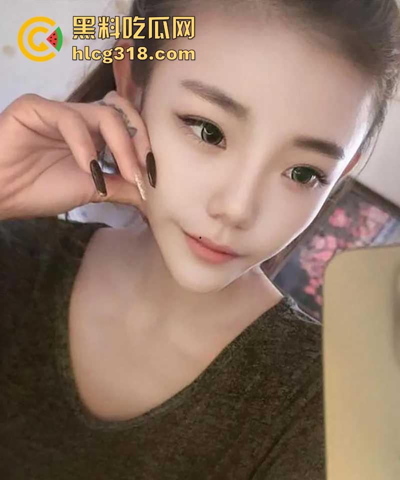 抖音网红【然后的然】直播PK为拉人气票竟现场脱衣服,全裸奶子小穴全露大放送,热心观众纷纷录屏!-7