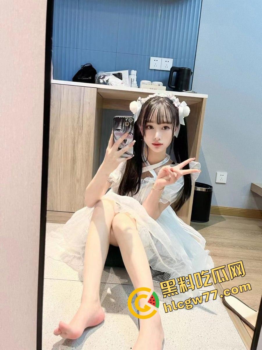 双马尾洛丽塔萌妹【璐璐】被金主包养,白丝嫩逼自慰骑假屌,粉嫩白虎被大鸡巴后入猛干!-4