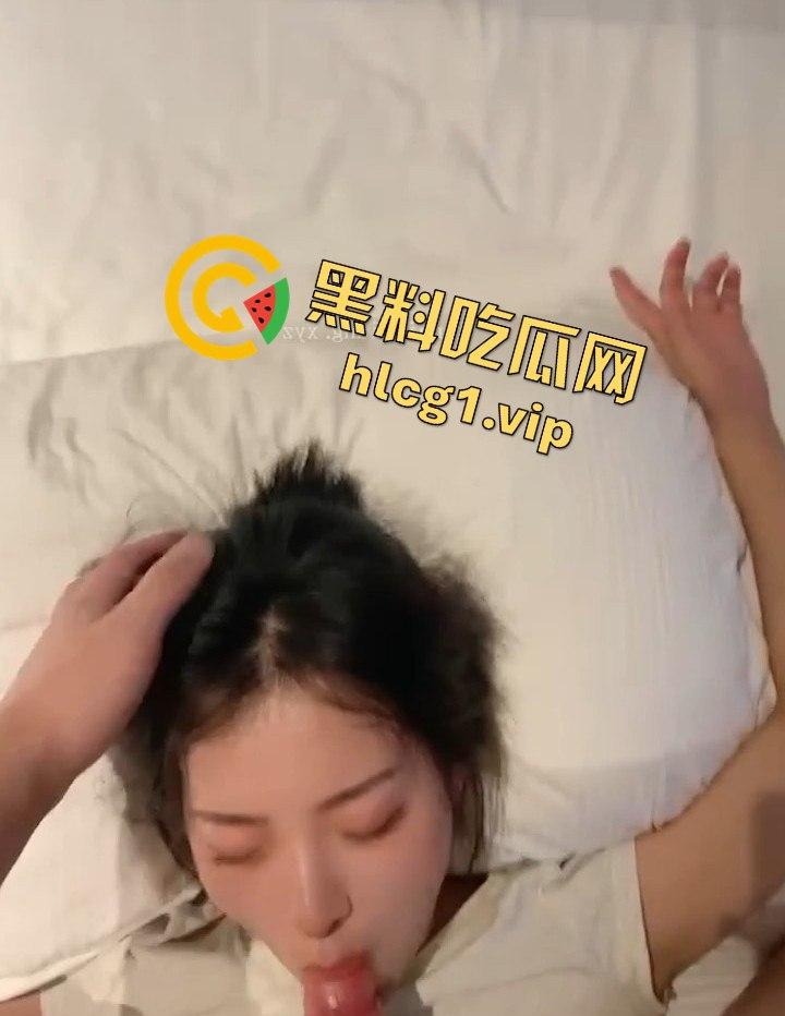 电竞少女大胆承诺,带我上分我带你吃鸡!千里送逼电竞房内情欲激战!-1