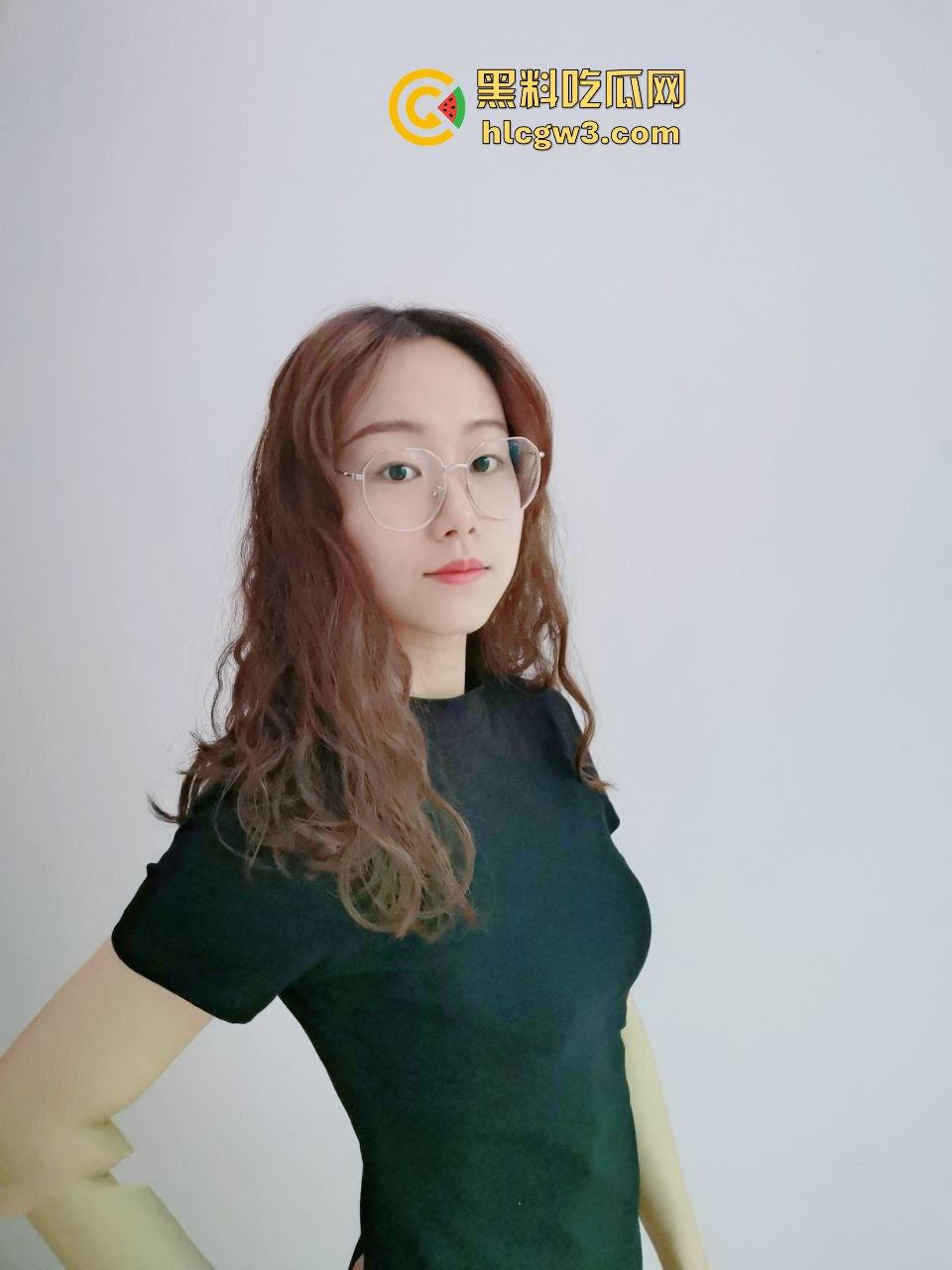 白领【肖依婷】上班请假去酒店偷情!为了被日一下竟不惜请假,职场精英竟私下如此饥渴 独家曝光!-5