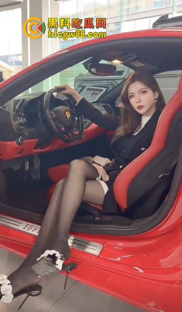 83万粉吃鸡博主SM调教女粉玩线下吃鸡,骚货穿着正宫拖鞋喷水,被绿前女友『李田真』爆料!-8