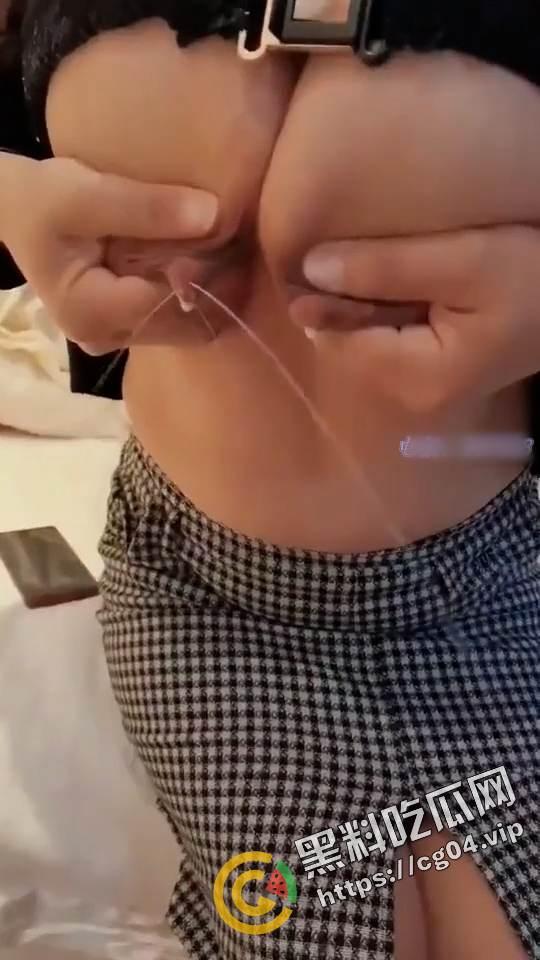 超级巨乳！沪上名妓 巨乳嫩妈 刘诗燕 抖音20w 推特10w粉丝 背地里在推特做鸡  开婚庆公司为卖淫打幌子-4