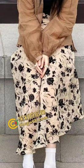 徐州工程学院校花『李婉钰』以撸猫为幌子,被学长骗出爆插内射全程偷拍,粉嫩骚穴被操到喷水!-1