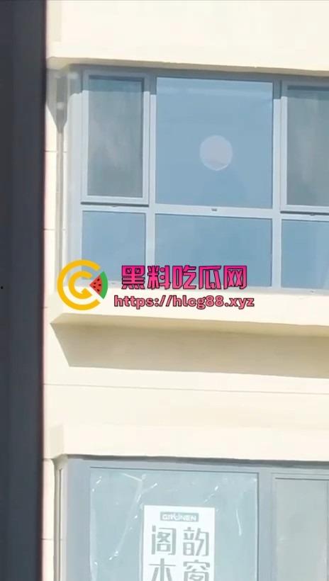 河北老铁偷拍邻居巨乳少妇全裸拖地,奶子甩得跟钟摆似的骚得邪乎,这贱货啥怪癖非要光腚擦地板?-13