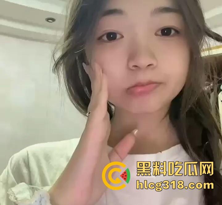 漳州卫生职业学院【陈欣雨】21岁极品身材学生妹 性瘾母狗居家自拍 勾引网友来约炮！-2