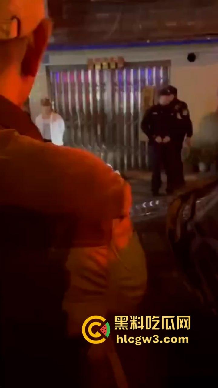 围观骚鸡无故被砍!柳州乐群路鸡婆被调戏 竟拿关刀砍死看热闹的吃瓜学生 !死的好冤!-11