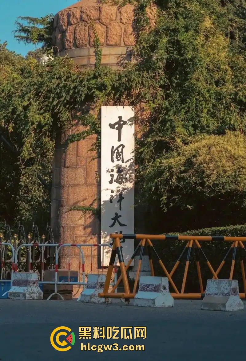 青岛海洋大学的骚情侣课堂窗外直接开搞 窗边扣逼声啪啪响 老师讲课被迫加背景音 海洋大学不愧是浪之巅!-4