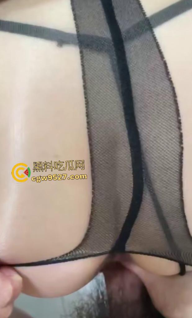 单亲妈妈面具侠口交儿子！化妆穿丝袜诱惑儿子，儿子直接掏出牛子后入内射，这真是一个好妈妈啊！-7