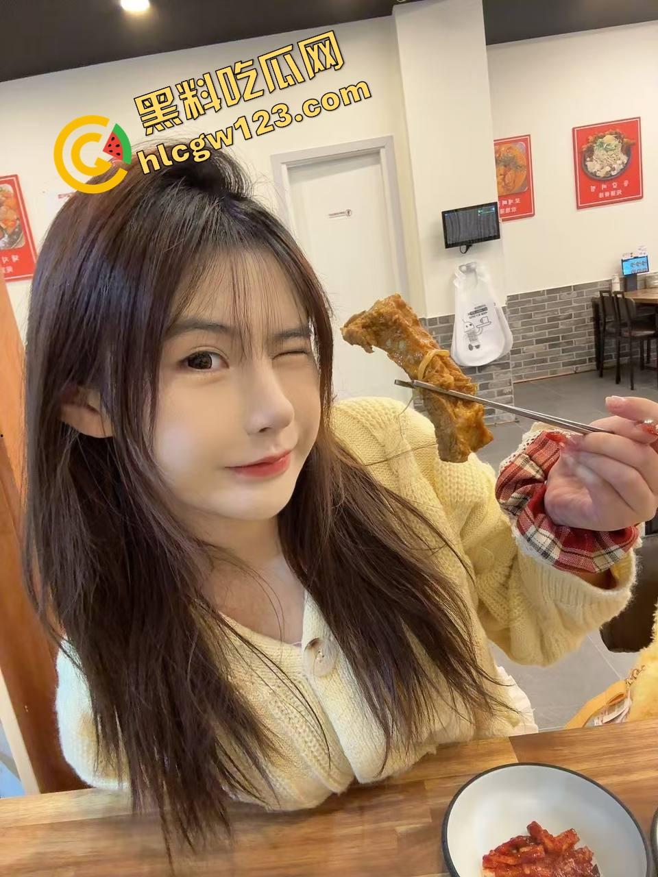 大学聚会喝出一夜情,昔日班花五瓶啤酒喝断片,直接带走去开房,乖乖戴套套上就开搞!-1