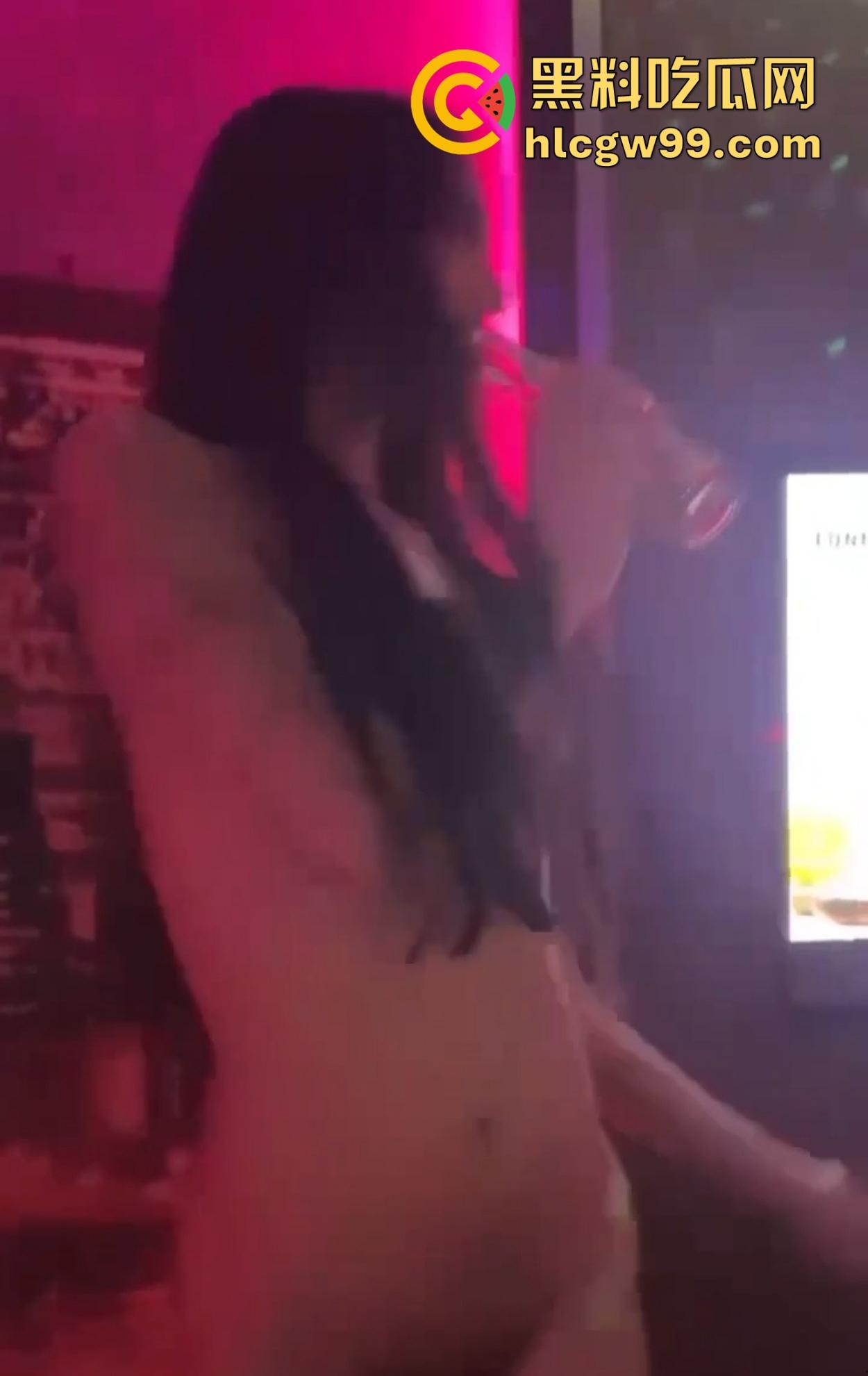 什么地方让你忘掉烦恼?酒不醉人自醉,聊天还能顺便射在大腿上,掏胸给你看还不报警,真是致富的终极动力!-7