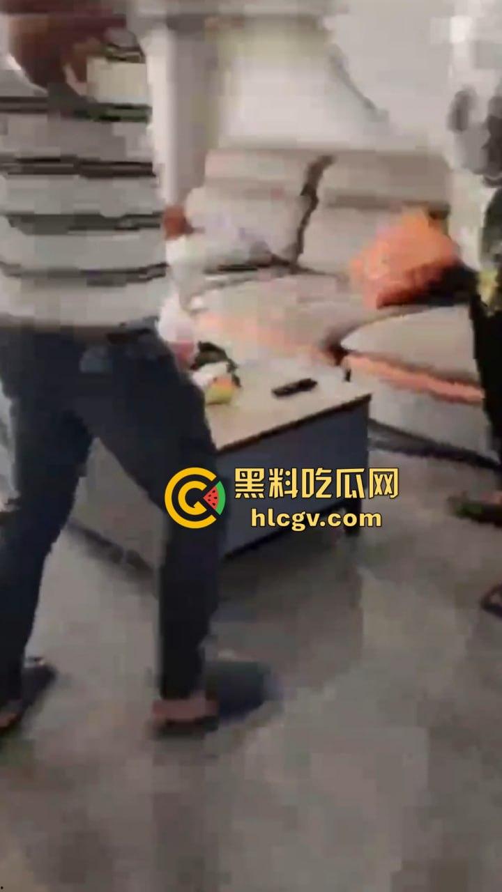 江西景德镇电梯内未成年男孩强行抱走小女孩,轻微处罚引争议,法律这样放纵未来的变态强奸杀人淫魔?-18