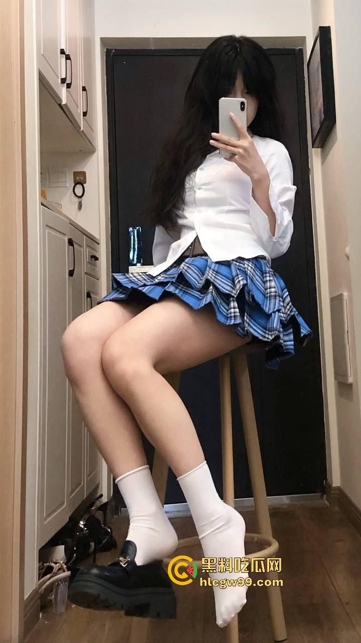 重庆巨乳小母狗『王晓希』独家视频曝光,跪地揉奶跳骚舞,脸穴同框疯狂自慰求主人大鸡巴!-6