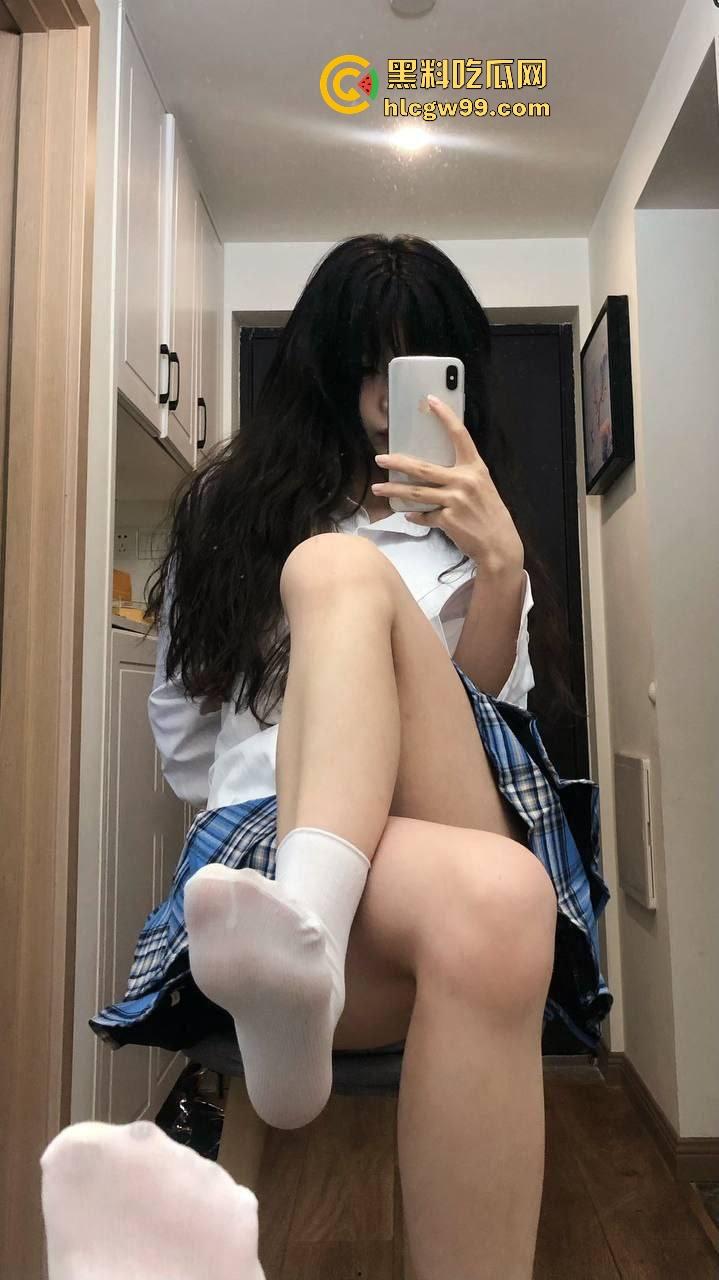 重庆巨乳小母狗『王晓希』独家视频曝光,跪地揉奶跳骚舞,脸穴同框疯狂自慰求主人大鸡巴!-16