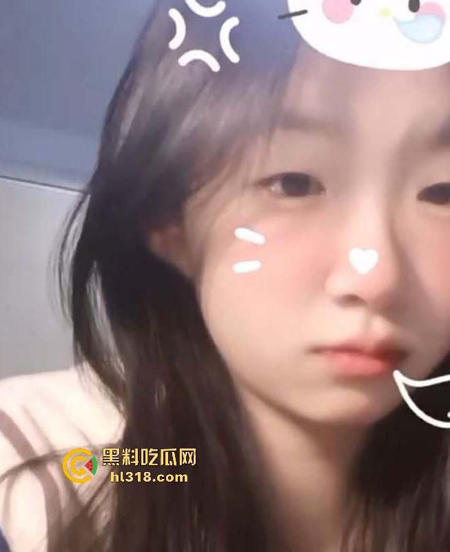 浙江台州眼镜女神江雯婷自慰视频疯传!摸奶抠逼诱惑隔壁老大爷,这奶看着一股清纯味!-1