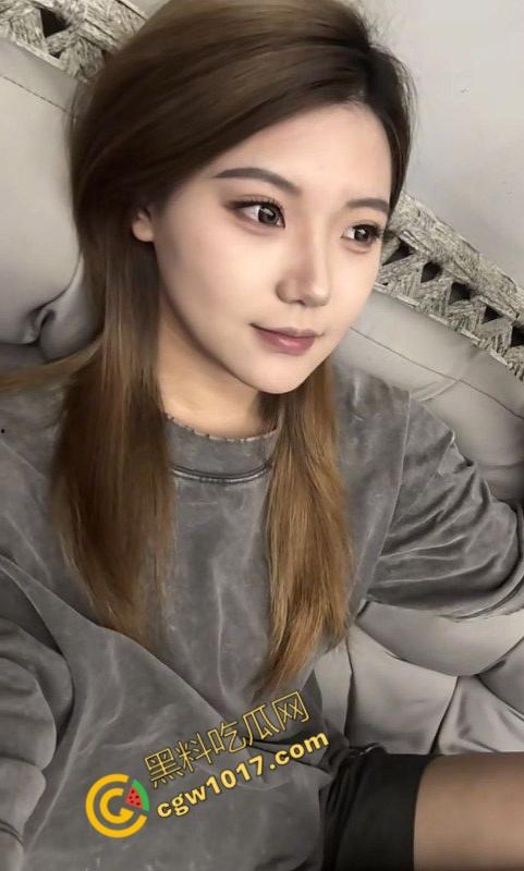 北京女大学生【张佳瑶】被金主包养视频泄密！露脸口交，舌尖拉丝，女上后入轮番爆操，淫液喷溅，画面刺激无比！-1