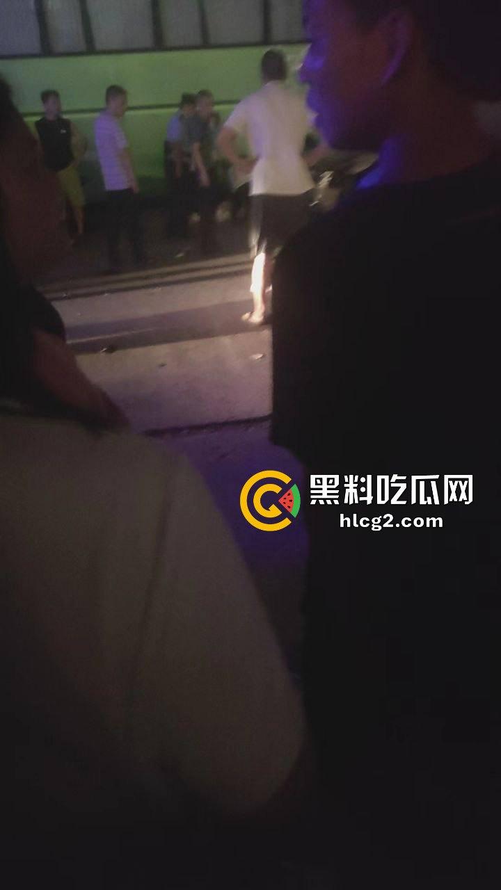 逆天事件!长沙月湖大市场一中年男子 因拆迁纠纷报复社会大街冲撞行人 致8人死亡5人受伤!-11