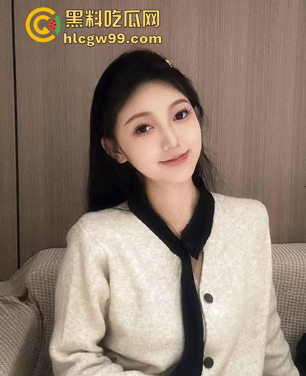 华南师范学院高冷校花【杨珍珍】不雅视频流出，别看骚货长相清纯甜美，在床上可是一把好手，极品尤物一个！-1