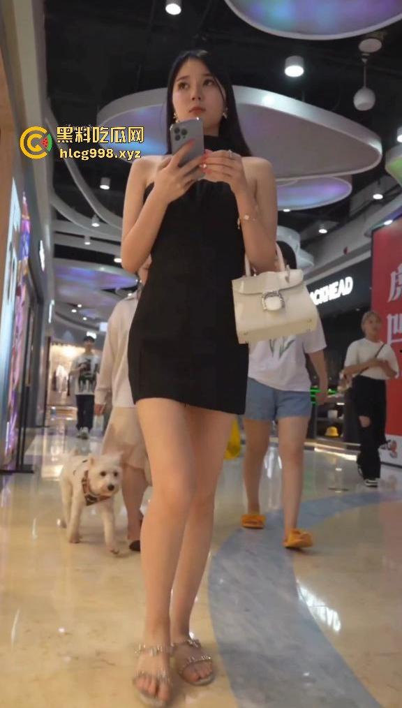 瓜友投稿抄底短裙小姐姐，白内内曝光！高颜值极品小姐姐，兄弟你胆儿真肥！-2