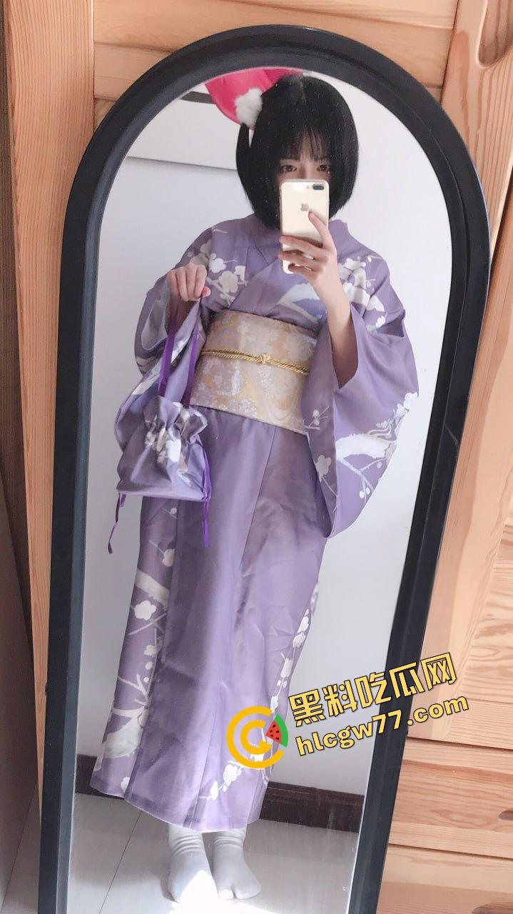 上海杨浦区美甲店女老板『南冯玥』穿日式和服拍骚照,白虎小骚逼真是极品中的极品,这老板娘谁不想操?-1