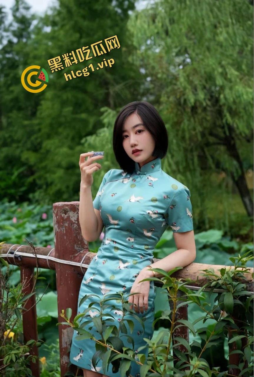 抖音前凸后翘女主播『看心情』为了流量 直播间洗澡露奶换衣 成功掌握流量密码！-4