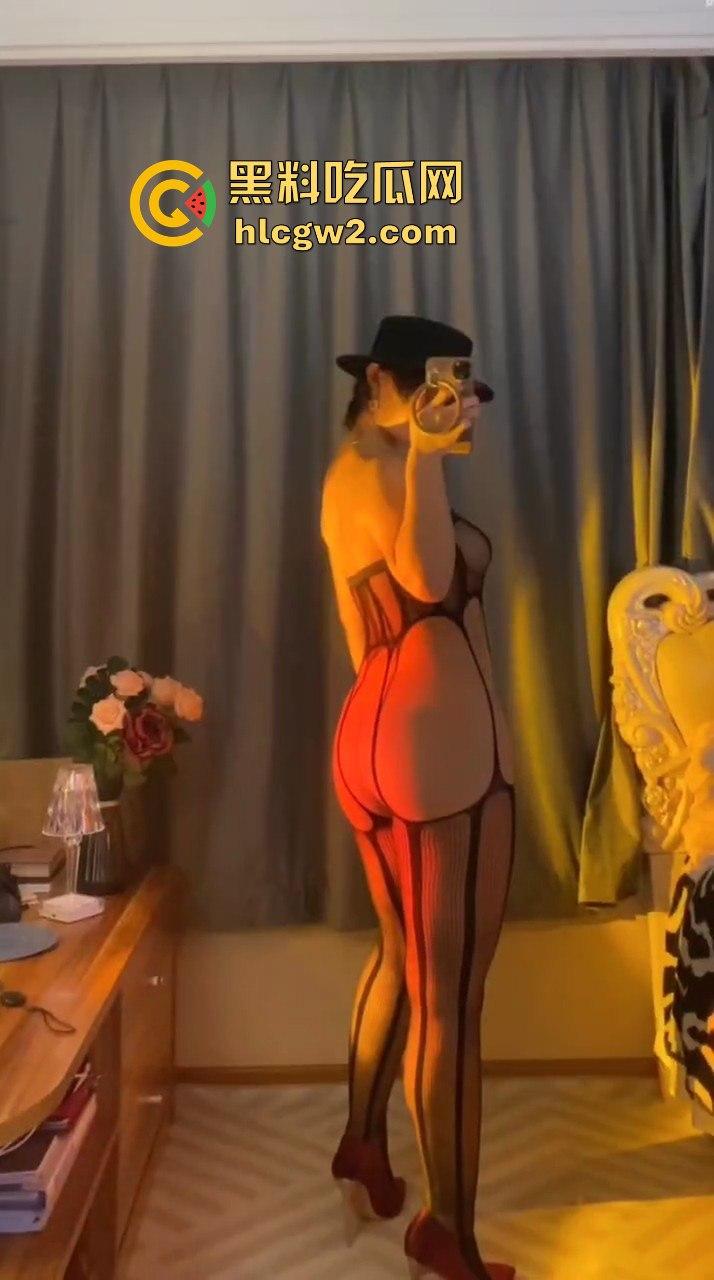 推特撸铁健身博主【甜甜】高端裸体健身局流出 这逼劲道十足能夹断钢管,恐怖如斯!-14