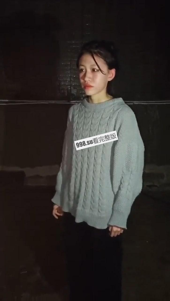 几个女孩 #欺凌 一个漂亮的女孩,边打还边录视频-2