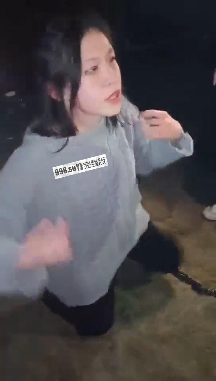 几个女孩 #欺凌 一个漂亮的女孩,边打还边录视频-3