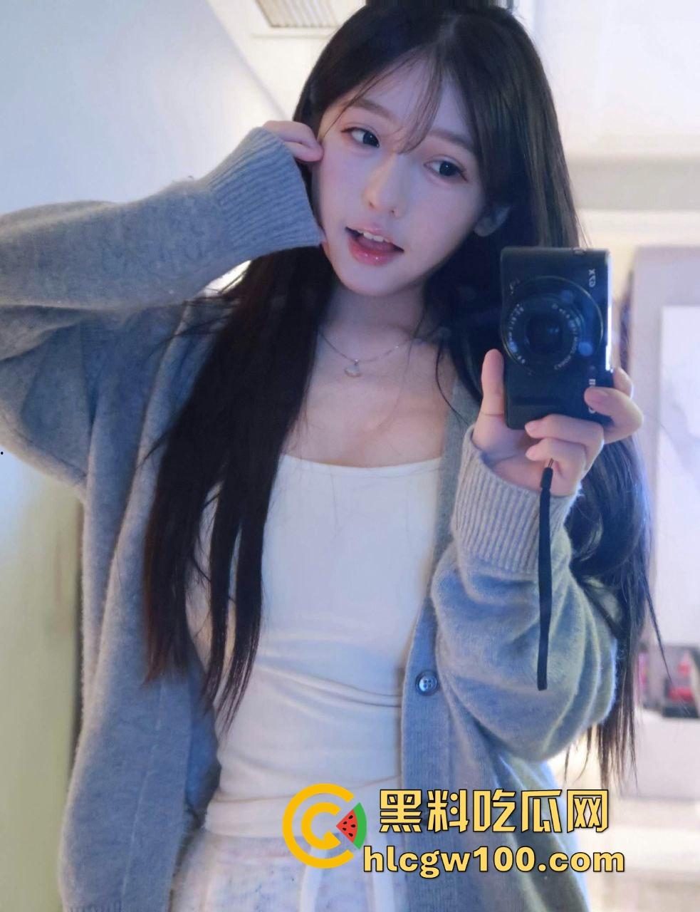 白袜萝莉被大神带进酒店彻底调教,藤条抽到逼红屁肿, 无套爆操射满嫩穴,舔鸡巴展现母狗觉醒!-5