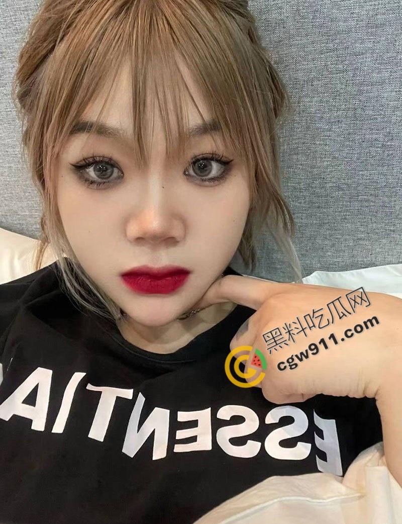 江西南昌【刘雯】与炮友约炮视频流出,大满背小花臂极品骚货,狂野骑乘急速爆轰,挑逗尖叫撩人心弦-2