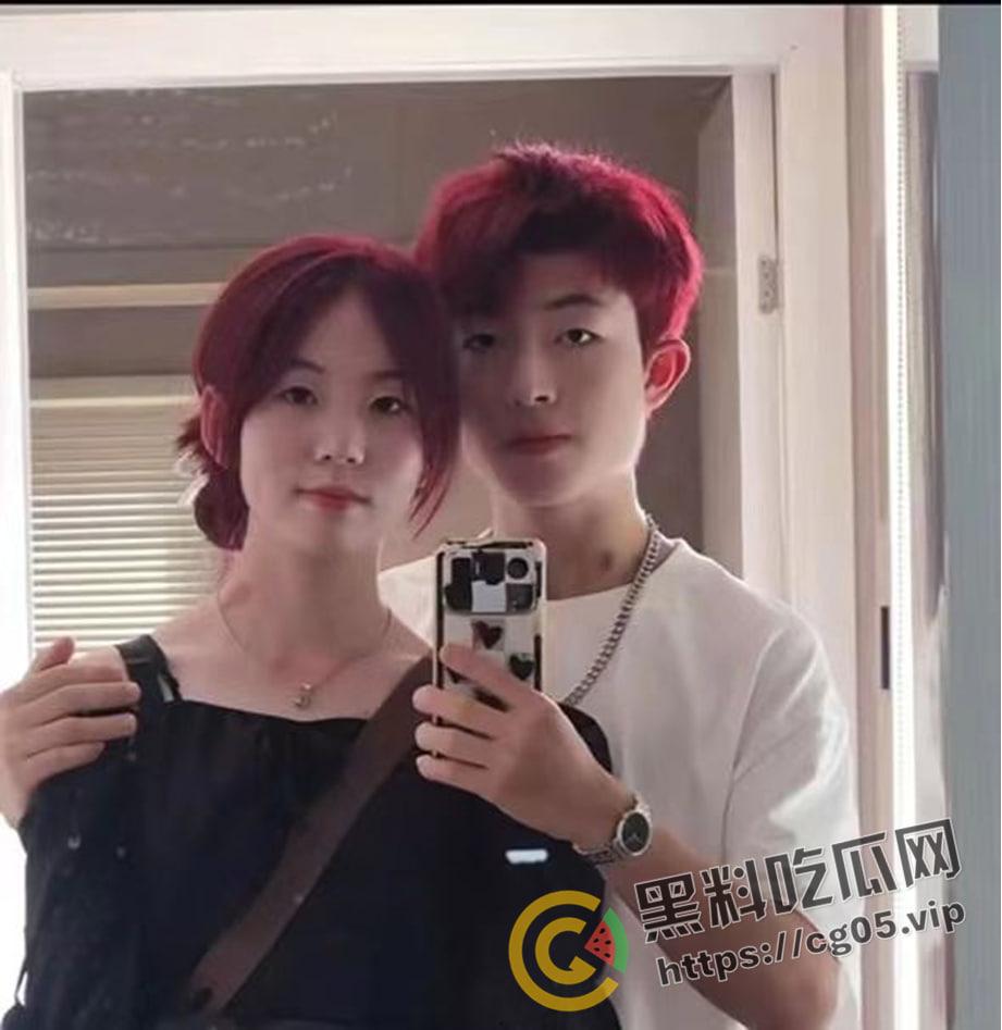 长沙大学情侣图书馆口交被偷拍 本人【徐依琳】微信被扒出来  原来是一对精神小伙小妹-2