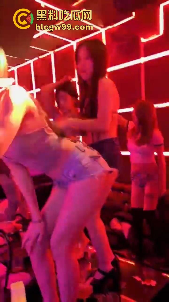玩归玩闹归闹夜店里面别拍照！大城市夜店精彩瞬间流出，都是极品身材的骚货，还是你们会玩！-4