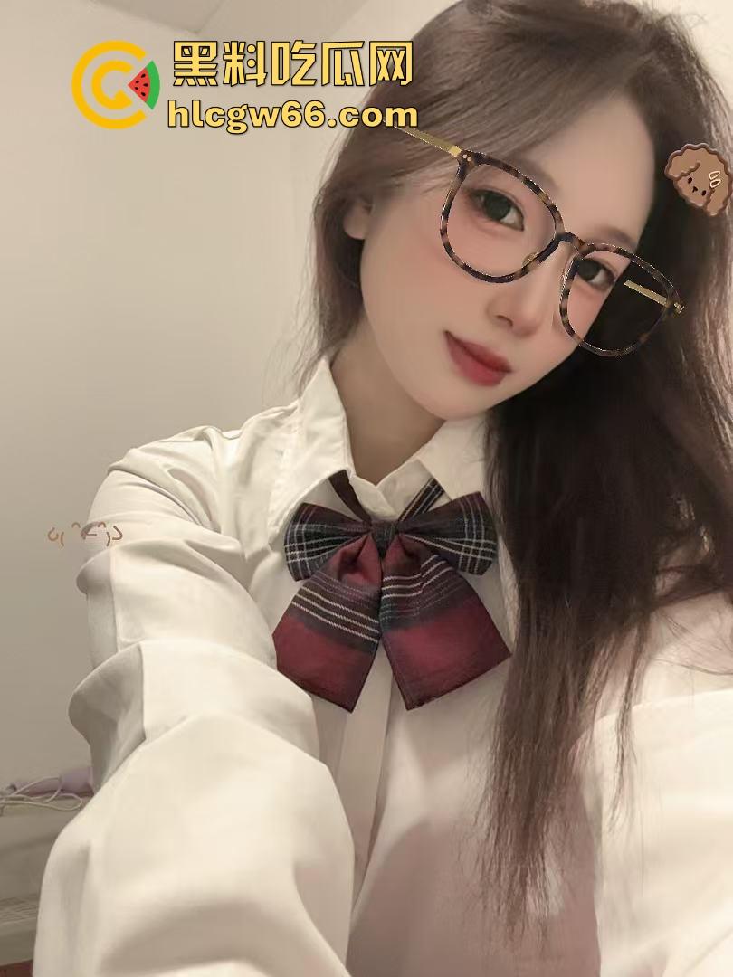 群友分享约了个考研学霸大学生,嫩得掐出水,写完作业才让日,酒店开房都不忘冲刺一战!-1