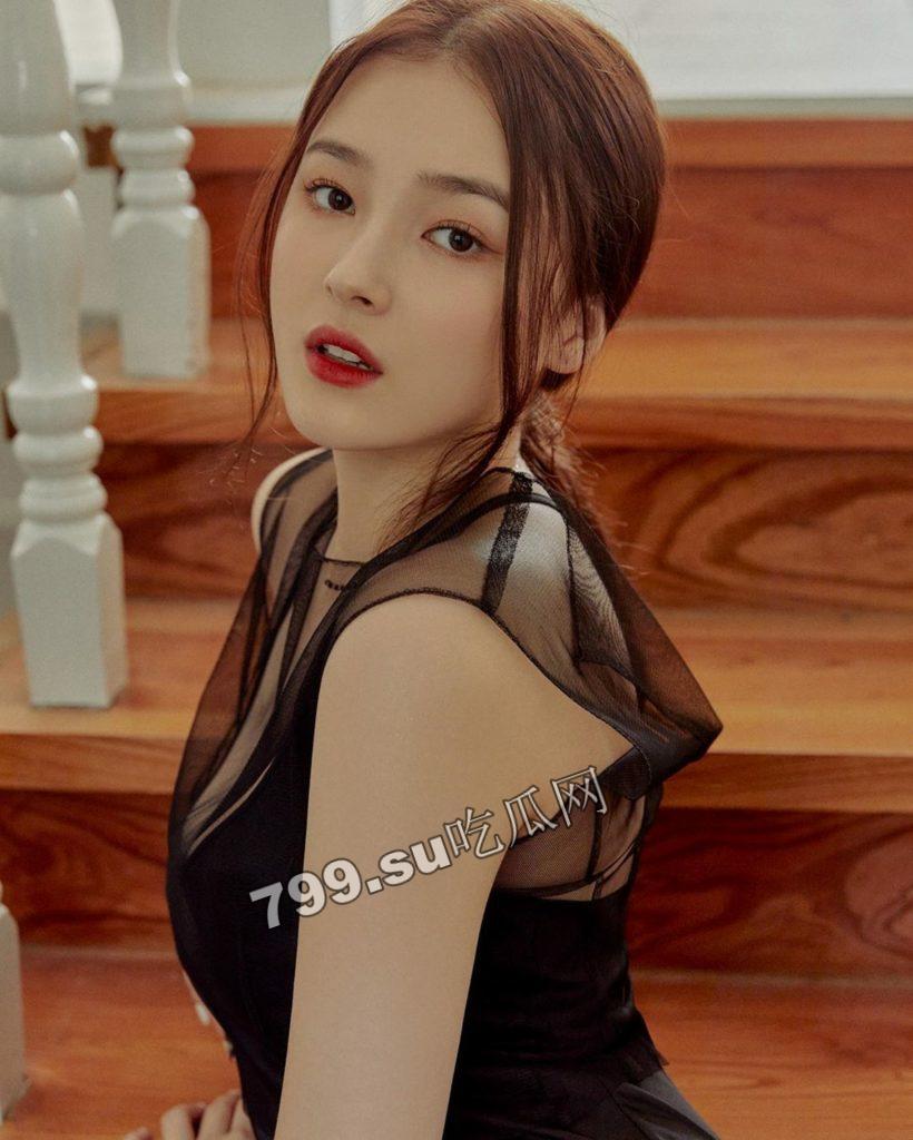 韩国女团 MOMOLAND 成员 NANCY 后台半裸换衫居然全程被偷拍流出-4