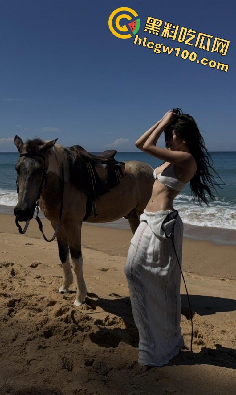 抖音欧美风反差母狗【Eunha】，九头身完美身材镜头前激情自慰，白虎嫩穴勾人心魄-10