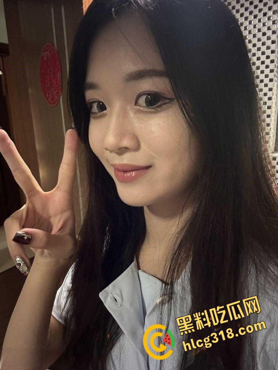 湖南师范大学嫩妹【程鱼菲】,异地恋自慰娇喘诱惑男友,见面骚逼饥渴难耐,私人影院激情沙发后入 !-1