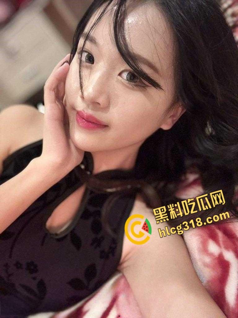 湖南师范大学嫩妹【程鱼菲】,异地恋自慰娇喘诱惑男友,见面骚逼饥渴难耐,私人影院激情沙发后入 !-2