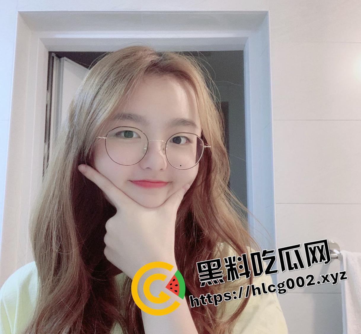 四川大学巨乳学妹 和同校学长玩调教 珠圆玉润极品大奶 极品自拍被学长系数流出-4