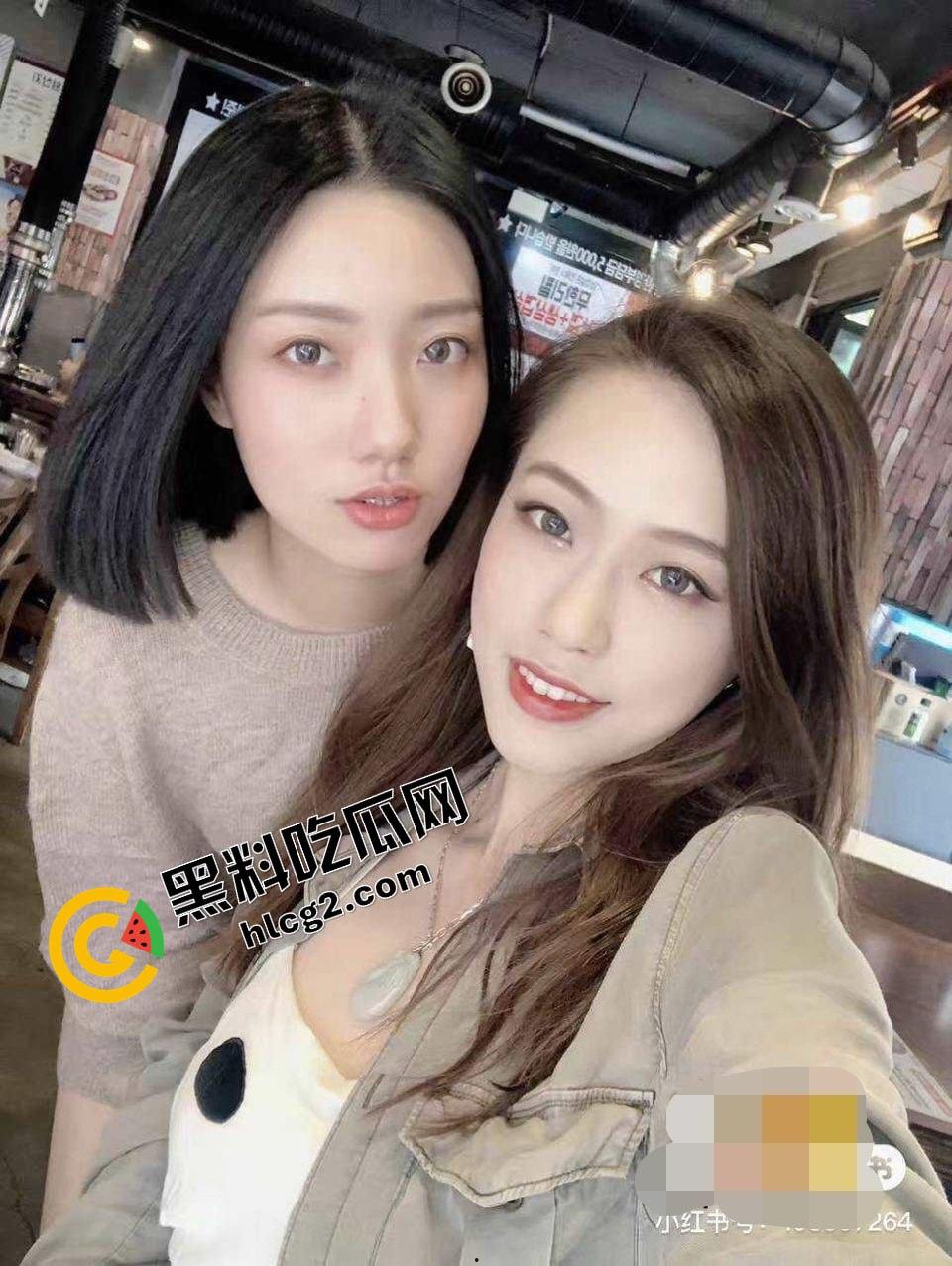 瓜友小红书上约的珠海极品女神 爱运动还参加过马拉松 没想到床上这么淫荡 深情舔屌的眼神太迷人了!-3