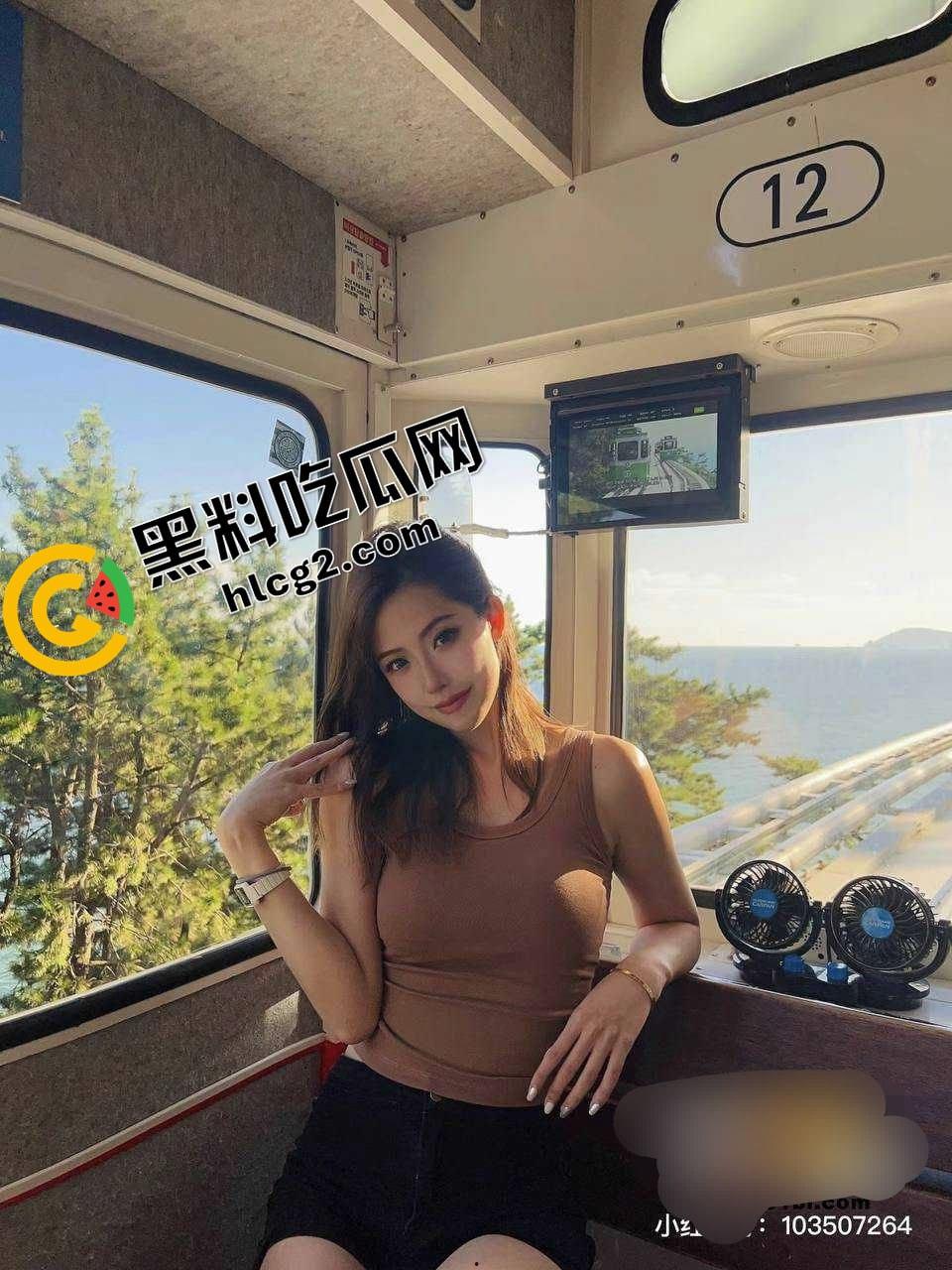 瓜友小红书上约的珠海极品女神 爱运动还参加过马拉松 没想到床上这么淫荡 深情舔屌的眼神太迷人了!-4