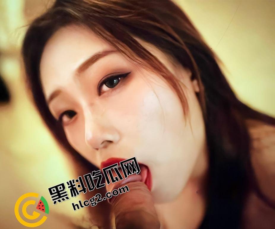 瓜友小红书上约的珠海极品女神 爱运动还参加过马拉松 没想到床上这么淫荡 深情舔屌的眼神太迷人了!-8