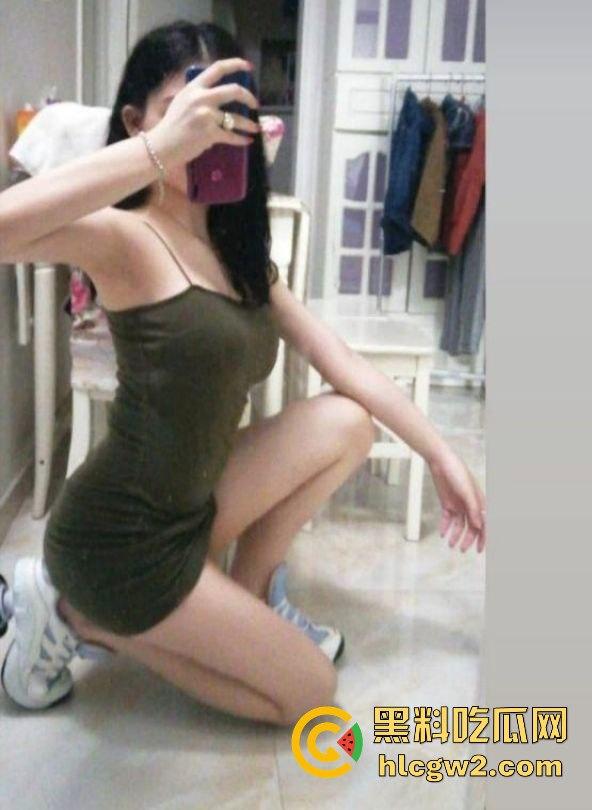 香港巨乳学霸『孟雪梨』奶子大到让人上火!双大奶能让课堂全校性骚动,教授都想钻进她奶里拱一拱!-5