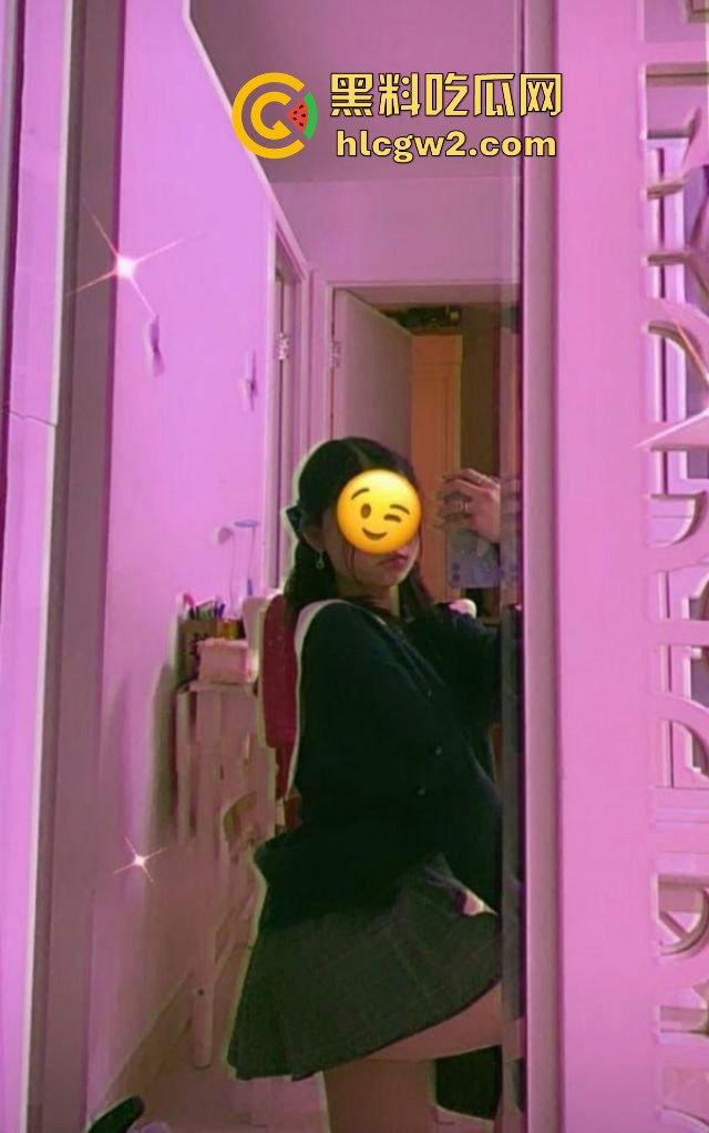 香港巨乳学霸『孟雪梨』奶子大到让人上火!双大奶能让课堂全校性骚动,教授都想钻进她奶里拱一拱!-6