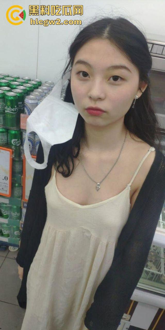 香港巨乳学霸『孟雪梨』奶子大到让人上火!双大奶能让课堂全校性骚动,教授都想钻进她奶里拱一拱!-8