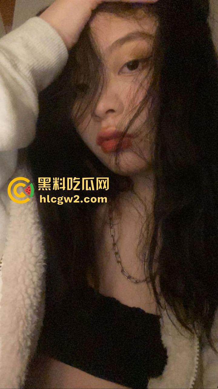 香港巨乳学霸『孟雪梨』奶子大到让人上火!双大奶能让课堂全校性骚动,教授都想钻进她奶里拱一拱!-9