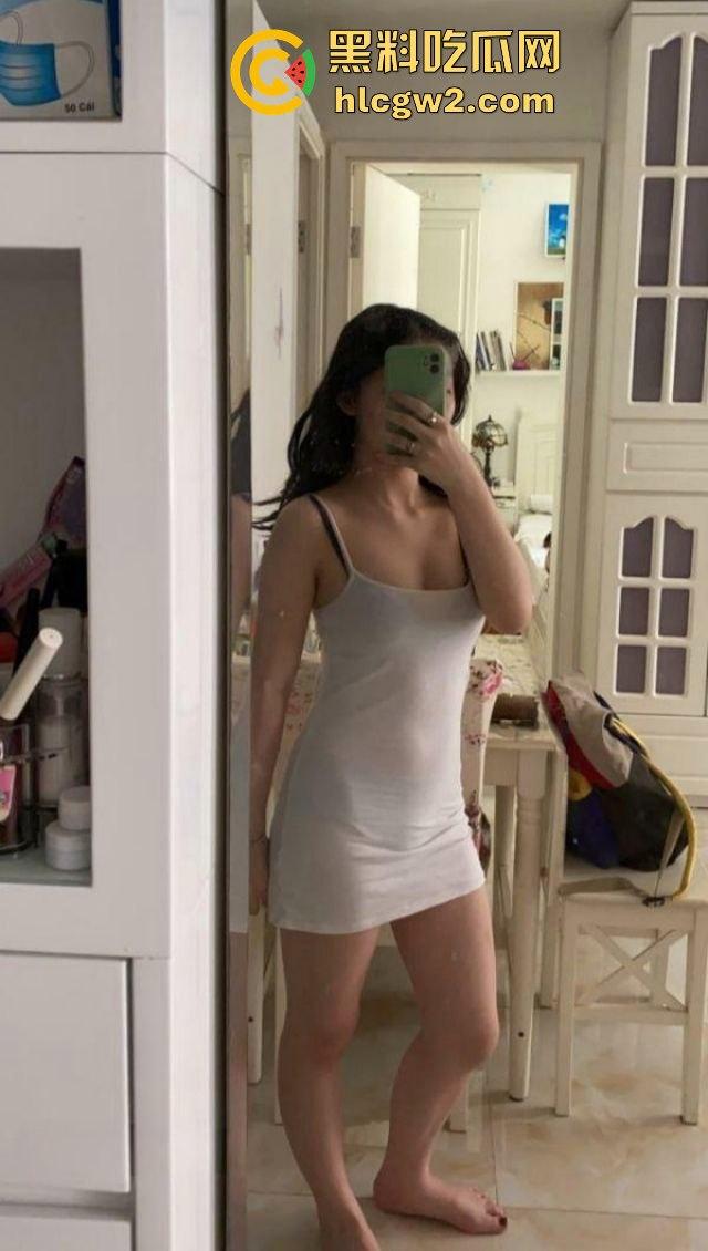 香港巨乳学霸『孟雪梨』奶子大到让人上火!双大奶能让课堂全校性骚动,教授都想钻进她奶里拱一拱!-10